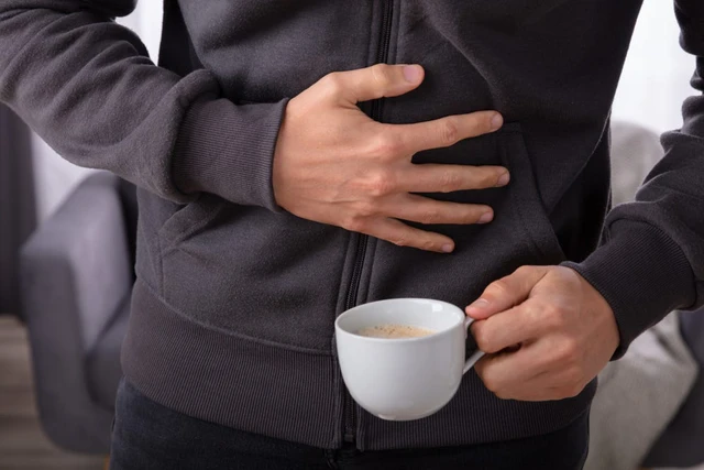 Điều gì xảy ra khi chúng ta uống cà phê lúc đói?